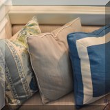 D31. Decorative pillows. 